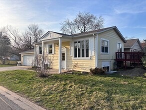 Building Photo - 224 E Heather Terrace