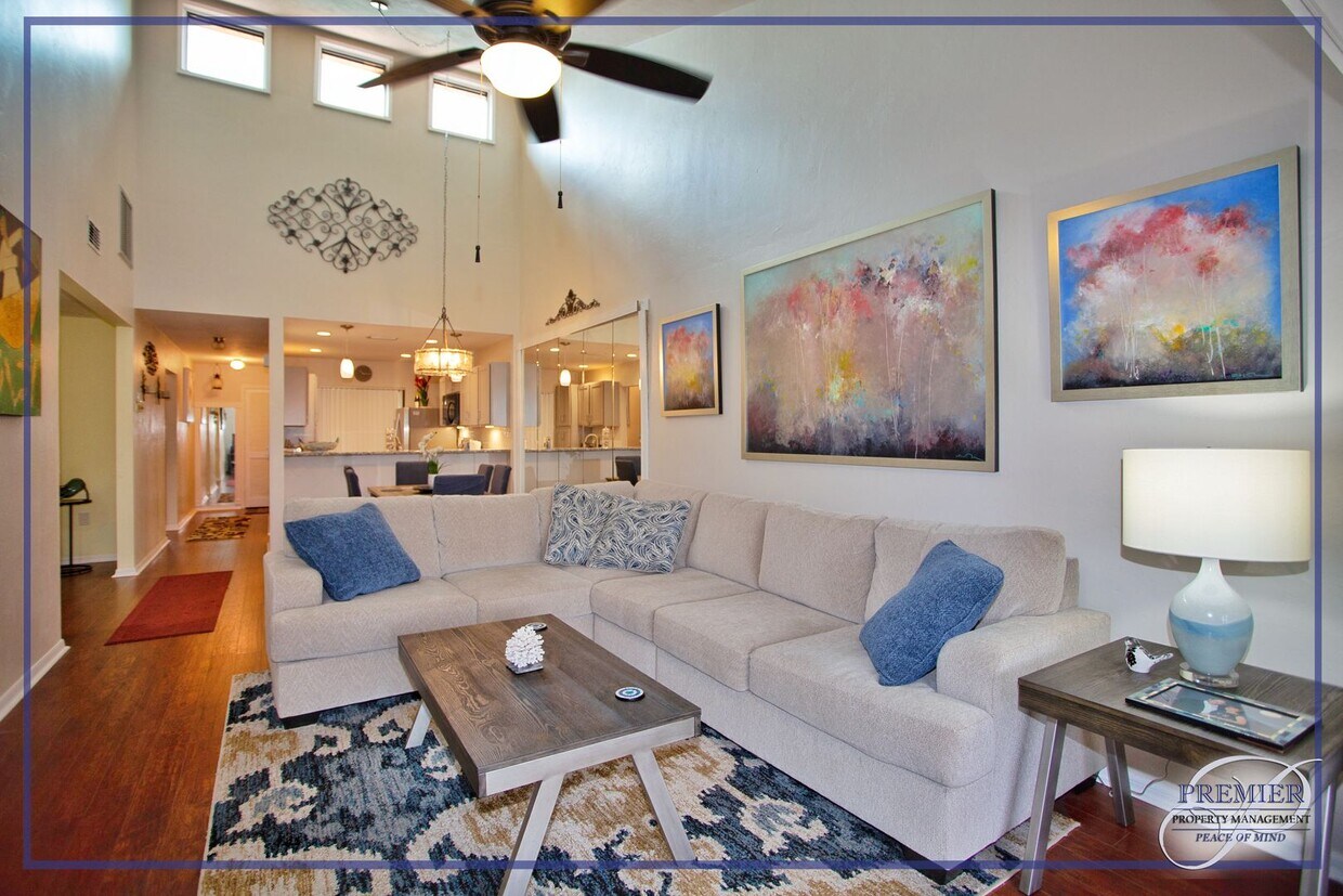 **FULLY FURNISHED SEASONAL RENTAL**BONITA House Rental in Bonita