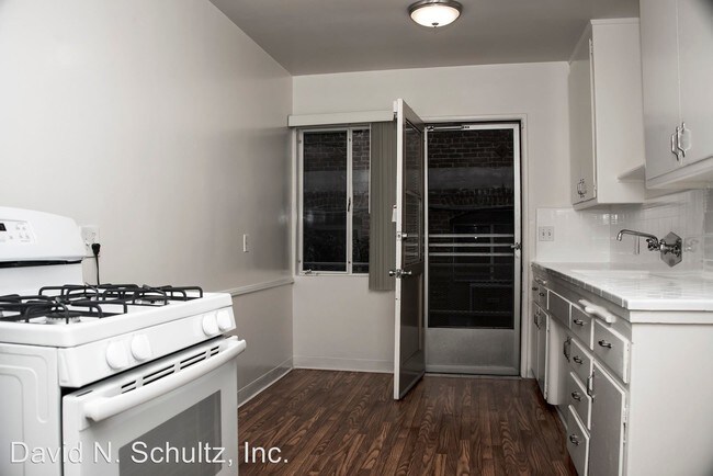 Foto del edificio - 315-319 N Howard St