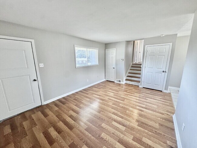 Building Photo - 784 Western Park Dr