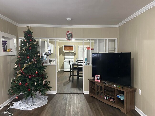 Building Photo - 3 Bedroom 1 Bath House Available for Rent ...