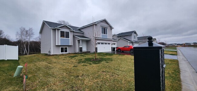 Foto del edificio - 3527 237th Ave NW