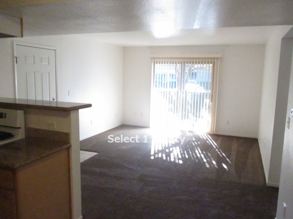 Primary Photo - 1189 Lakeview Cir