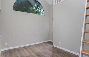 Building Photo - 61 Mozden Ln