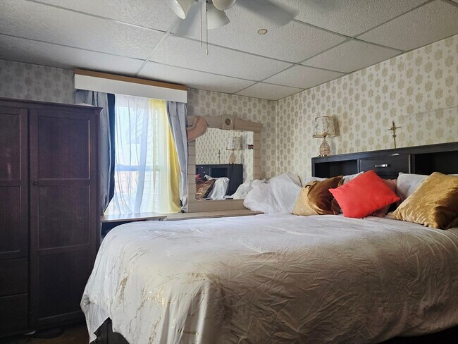 Building Photo - 57 Wardwell Ave