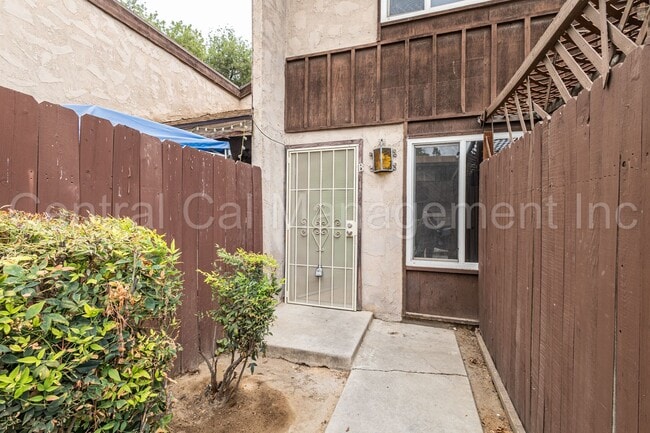 Building Photo - 2 Bedroom/1 Bath Condo in the Southwest - ...