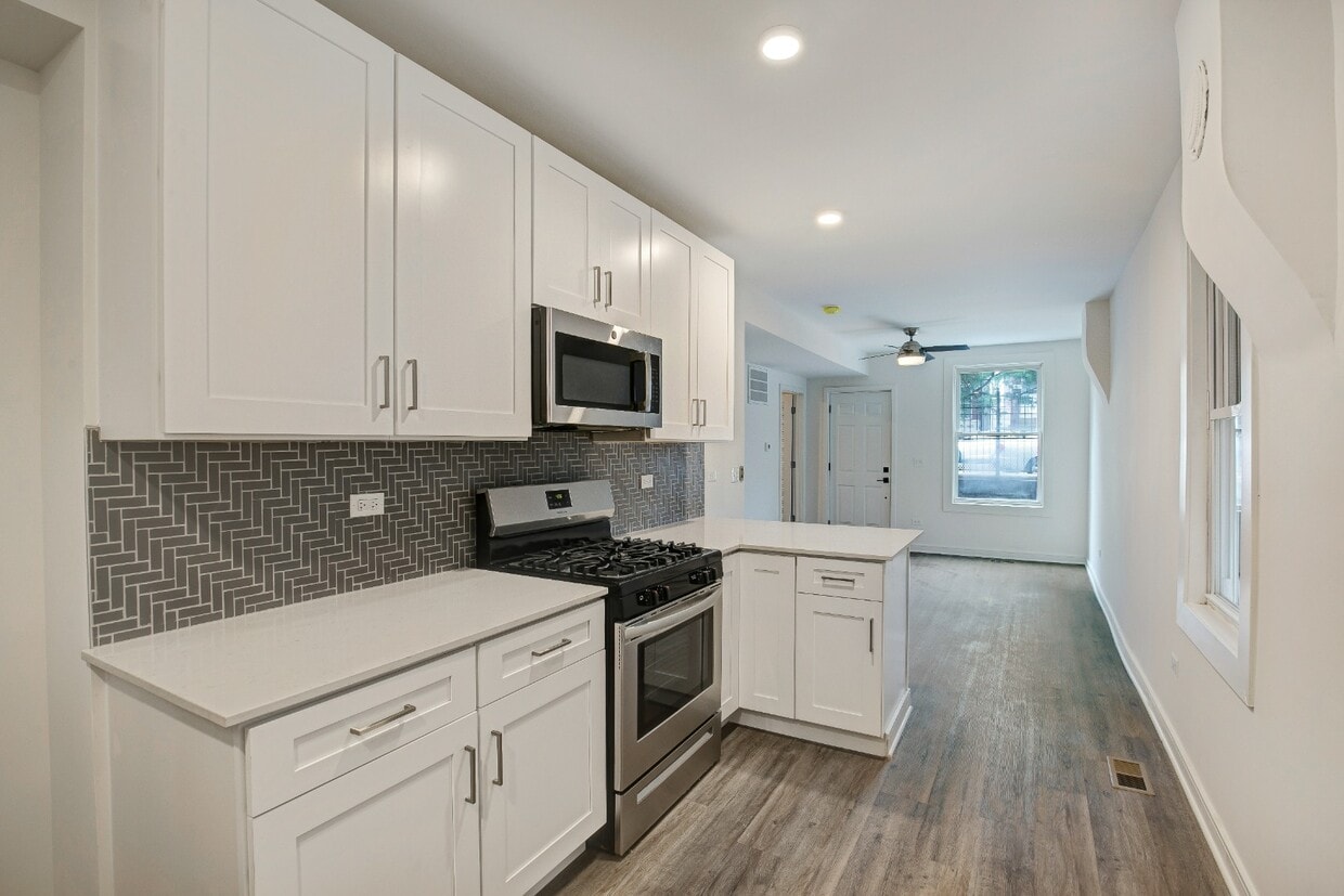 Gorgeous, Renovated 1/1bth Wicker Park, Avail 7/1 - Gorgeous, Renovated 1/1bth Wicker Park, Avail 7/1
