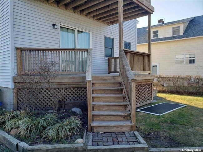 Foto del edificio - 451 Fire Island Ave