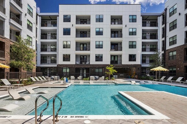 northpark_amenity_pool_125 - AMLI North Park
