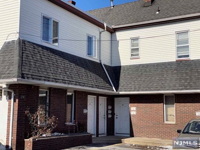 Primary Photo - 24 Wallington Ave