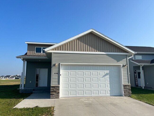 Foto del edificio - 3100 38th Ave S