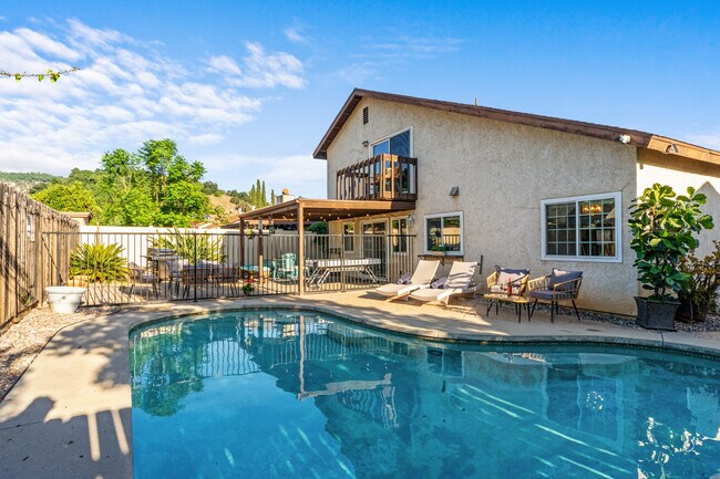 Building Photo - 458 Las Brisas Dr