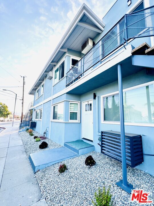 Foto principal - 421 E Chevy Chase Dr