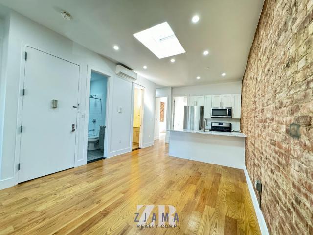 Foto principal - 4 bedroom in BROOKLYN NY 11210