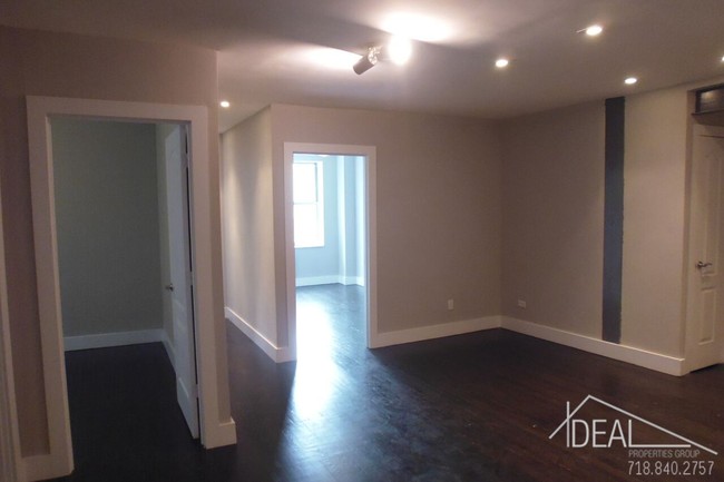 Foto del edificio - 561 E 21st St