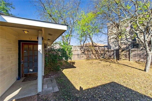 Foto del edificio - 7808 Watson St