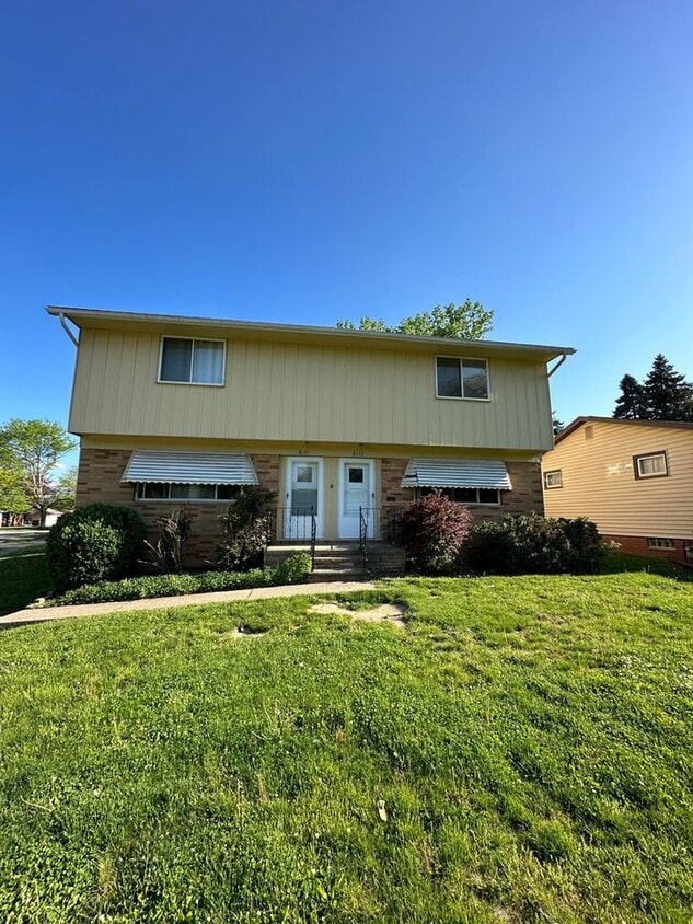 81378137 Reed Ave, Garfield Heights, OH 44125 Townhome Rentals in