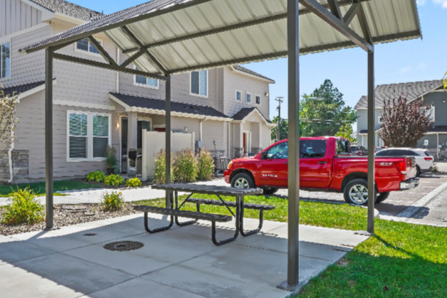 Community gazebo - Summerwinds Townhomes