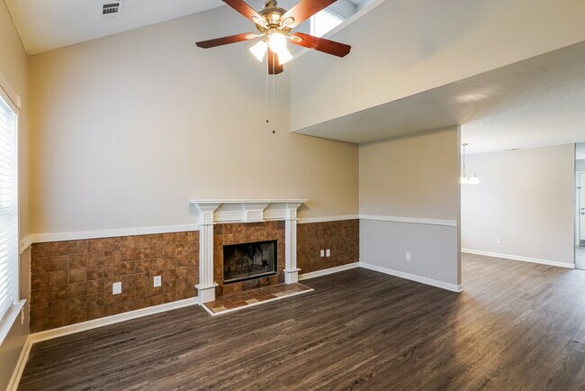 Foto del edificio - 1825 Lakewood Village Dr