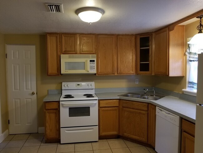 Building Photo - ~3/1~Sherman Ave~Cute home with fenced bac...