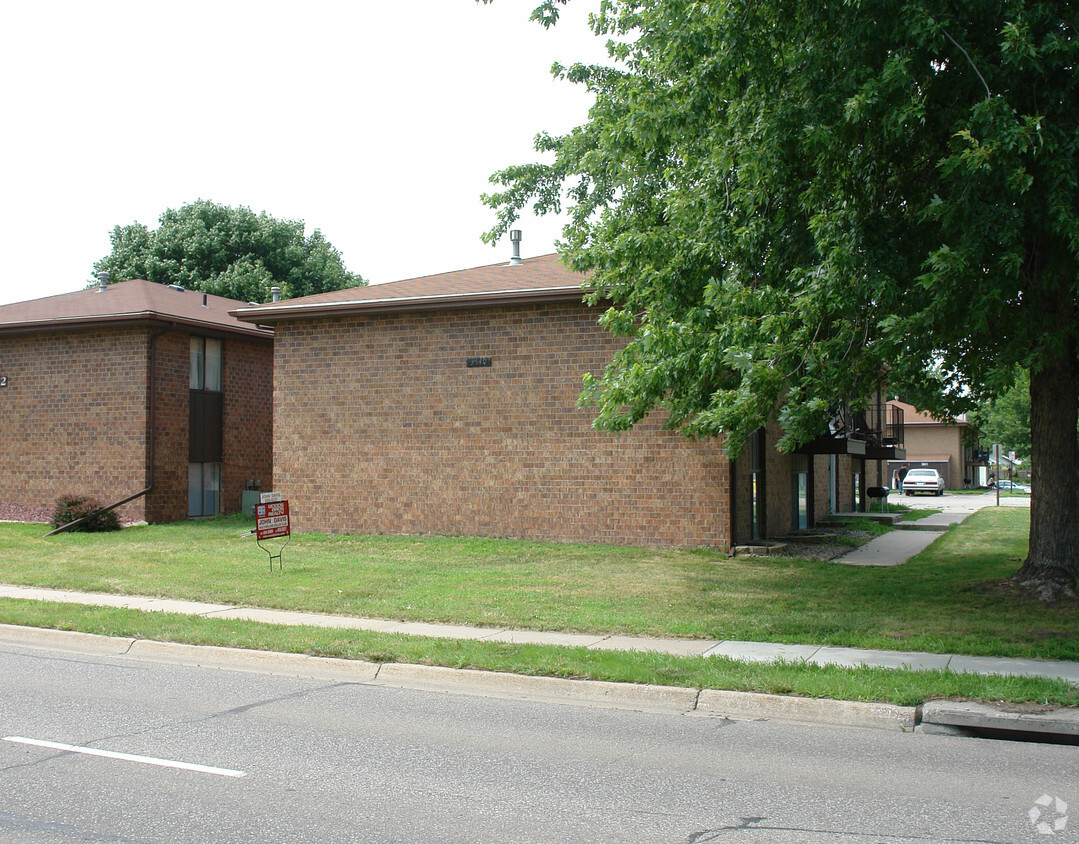 Primary Photo - 3540 Huntington Ave