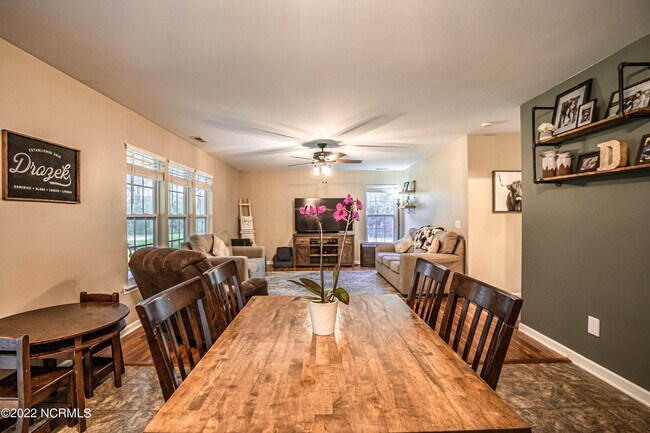 Building Photo - 144 Gaston Way