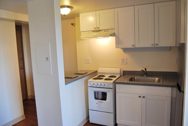 Building Photo - 1060 Kamehameha Hwy