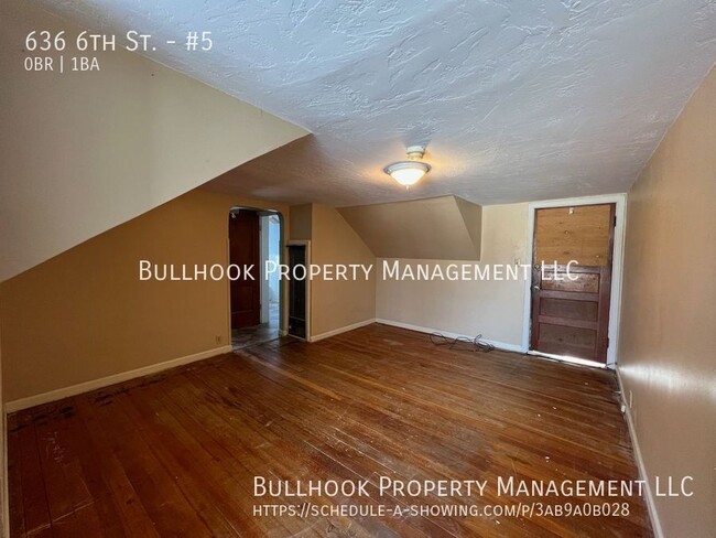 Building Photo - Studio apartment close to MSUN and downtow...