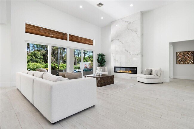 Foto del edificio - 2313 Golf Brook Dr