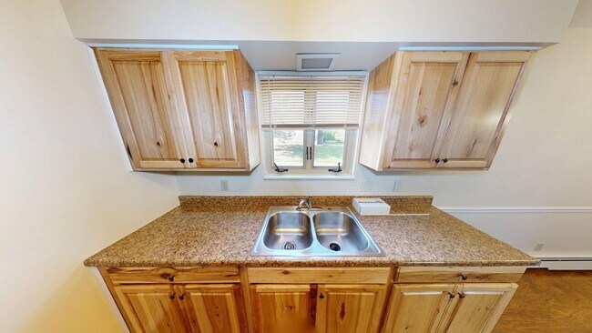 Foto del edificio - Updated 2 Bedroom, 2nd Floor,  Canfield Ap...