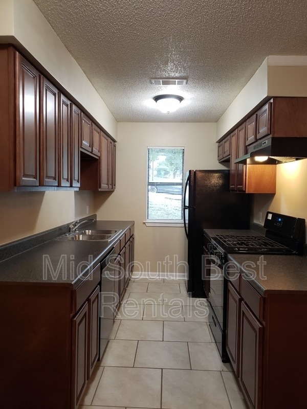 Building Photo - 43 Compass Point St