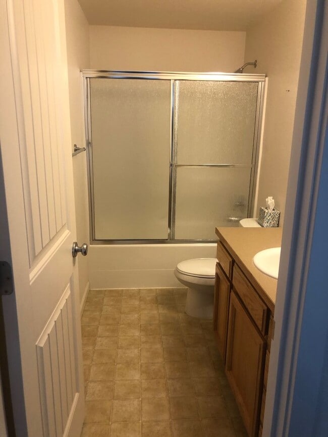 Building Photo - 811 Country Ave NE