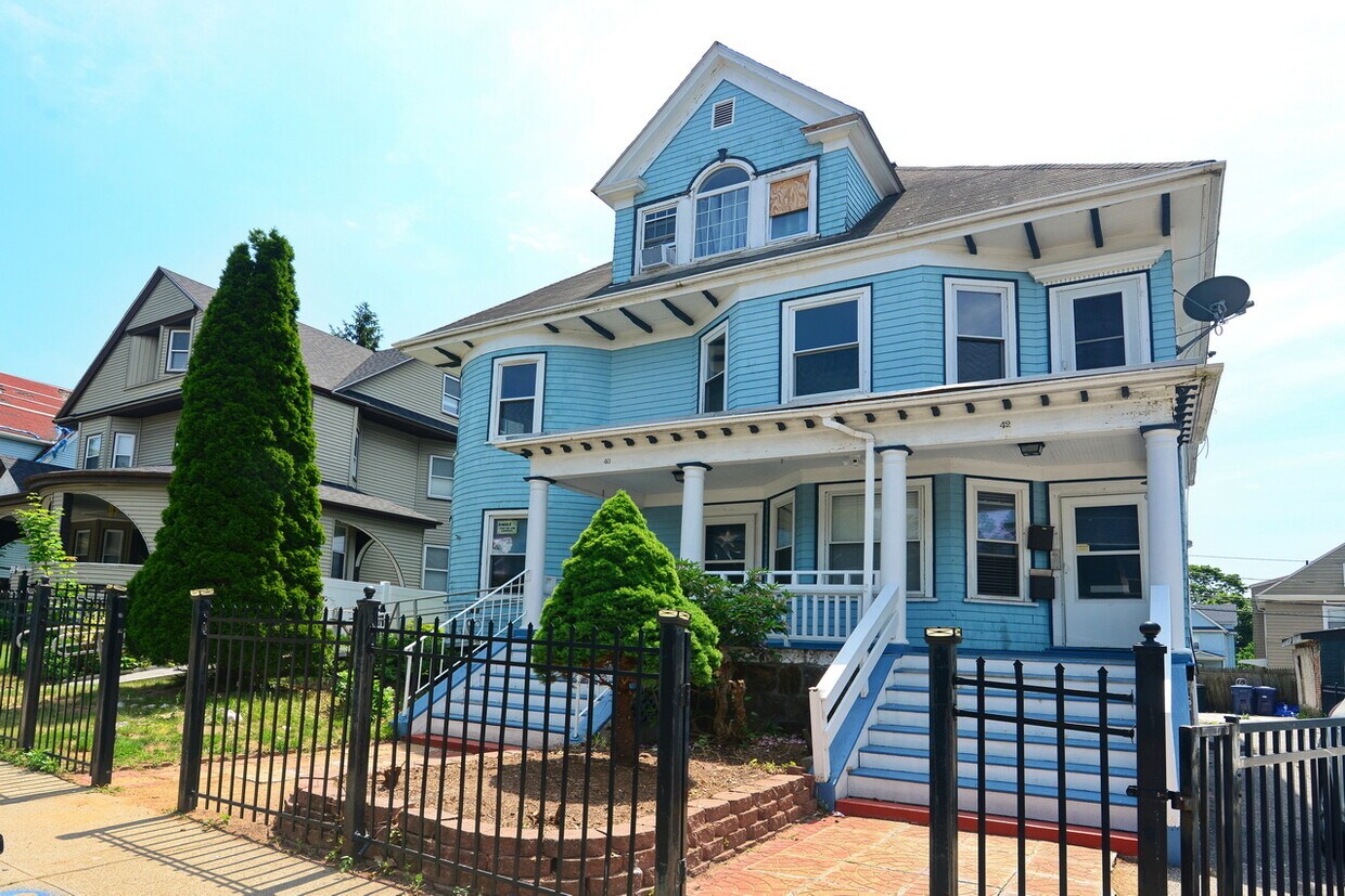 Primary Photo - 42 Rosedale St