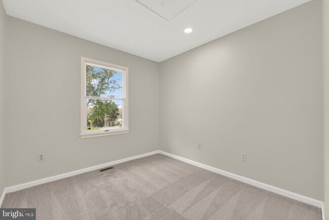 Foto del edificio - 9283 Springs Rd