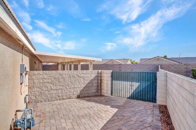 Foto del edificio - 4 bed, 2.5 bath single-story home in the g...