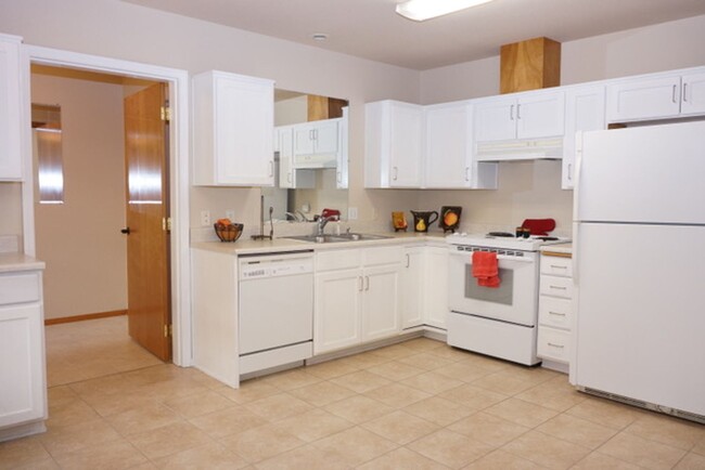 Building Photo - One Bedroom, Bonus Room, 1 bath Condominiu...