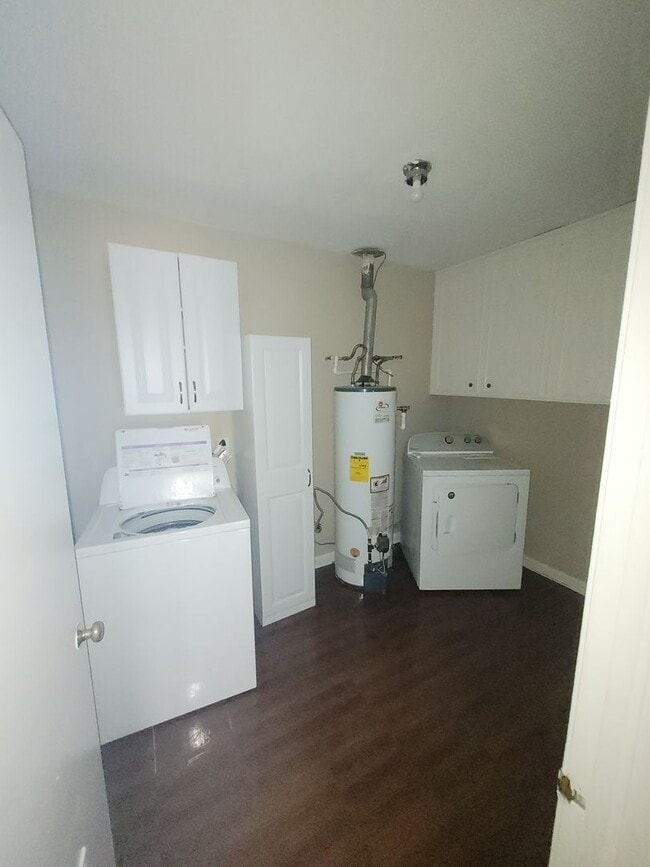Building Photo - 3 bedroom 2 baths