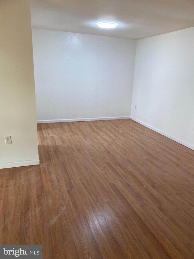 Foto del edificio - 8030 Ditman St