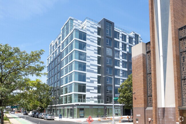 Building Photo - 5011