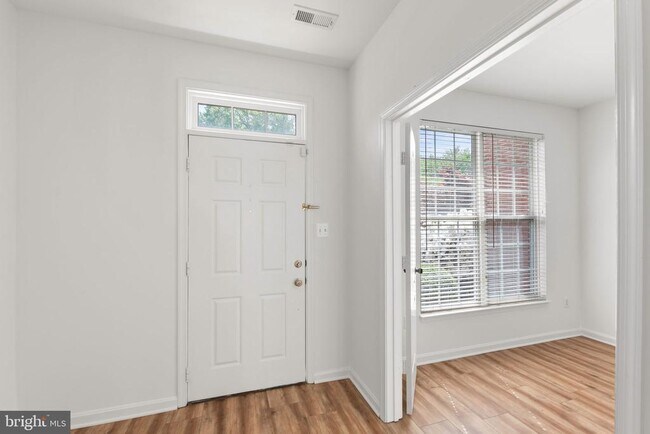 Foto del edificio - 2372 Woodland Pond Ln