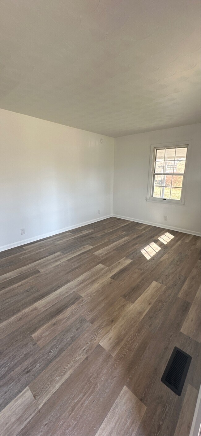 Foto del edificio - 200 Staggs Dr