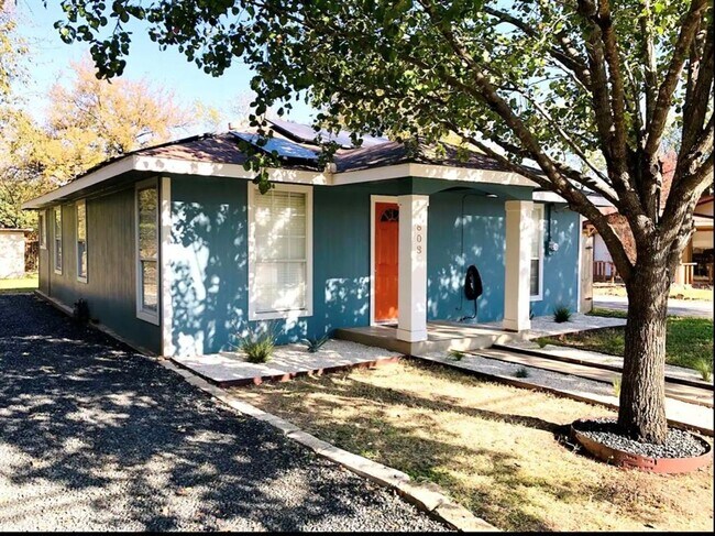 Foto del edificio - Incredible Downtown Round Rock Home for Rent