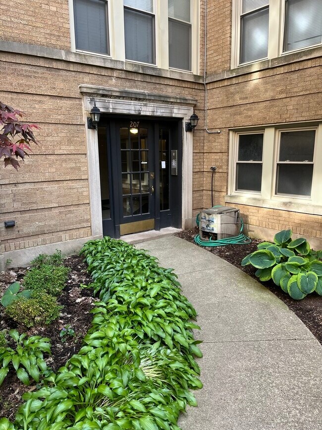 Foto del edificio - 207 Washington Blvd