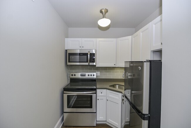 Building Photo - 817 W Lakeside Pl
