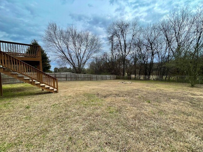 Photo - Large 3 bedroom + Large Bonus Room for Rent! House