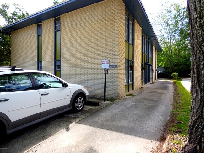 Foto del edificio - 2960 Remington St