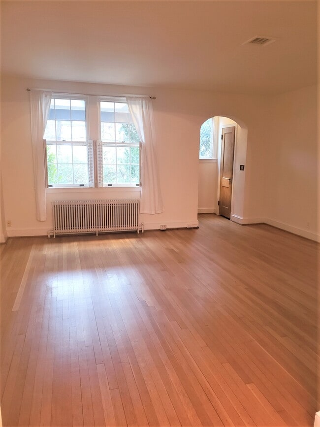 Photo - 3829 Calvert St NW House