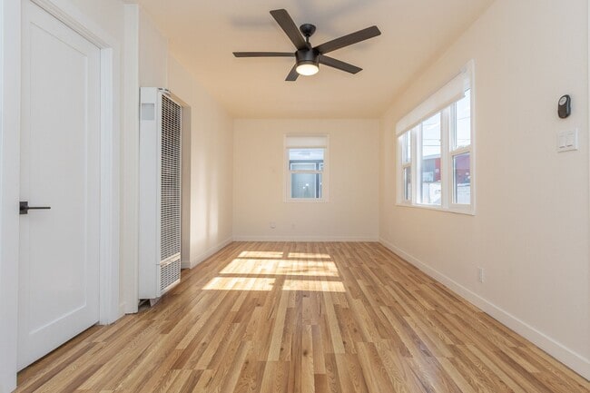 Foto del edificio - Quaint Remodeled 1 Bed / 1 Bath Bungalow in Normal Heights!