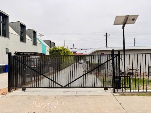 Foto del edificio - 2881 Logan Ave