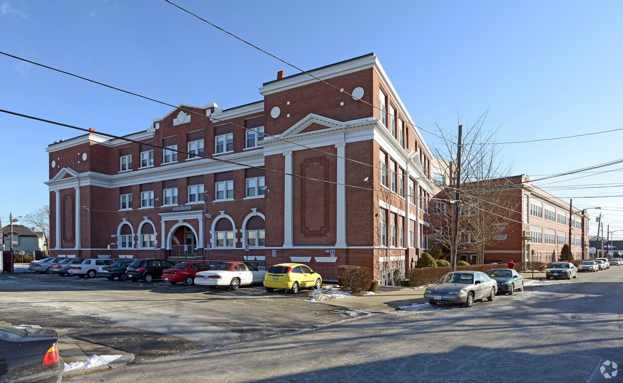Building Photo - Taunton Plaza